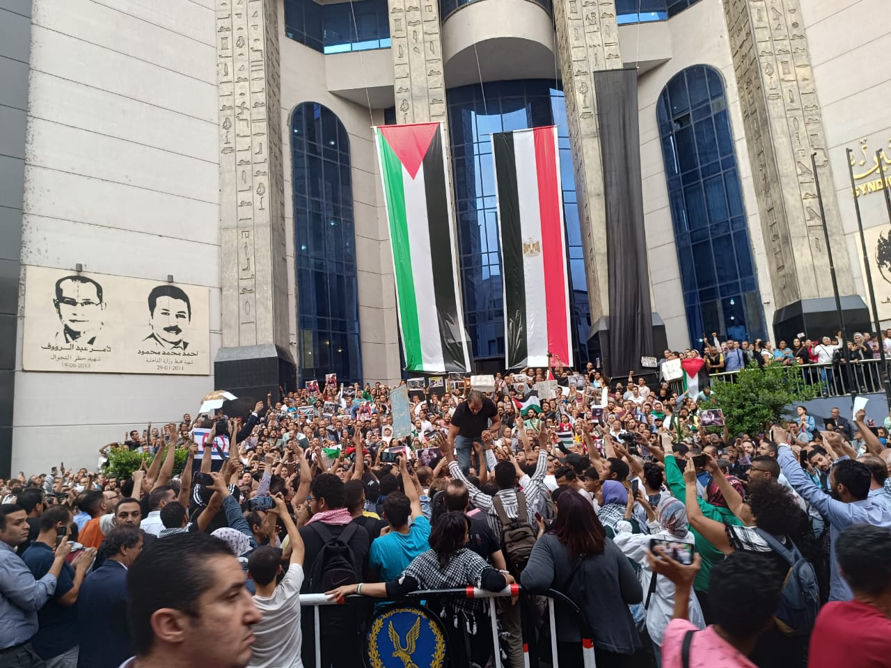 نقابة «الصحفيين المصريين» تدعو الأنظمة العربية إلى التصعيد ضد الاحتلال والسماح للشعوب بالتعبير عن غضبها